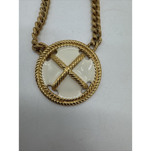 Napier Jewelry - Vintage Signed Napier Chunky Nautical  Motif Beige Enamel Pendant Chain Necklace